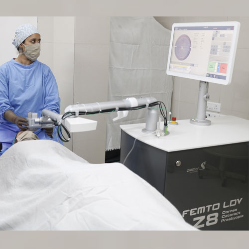 नवी मुंबईतील लक्ष्मी नेत्र रुग्णालय आणि संस्था, पनवेल, खारघर, कामोठे आणि डोंबिवली येथील केंद्रांमध्ये ब्लेडलेस लसिक शस्त्रक्रिया.